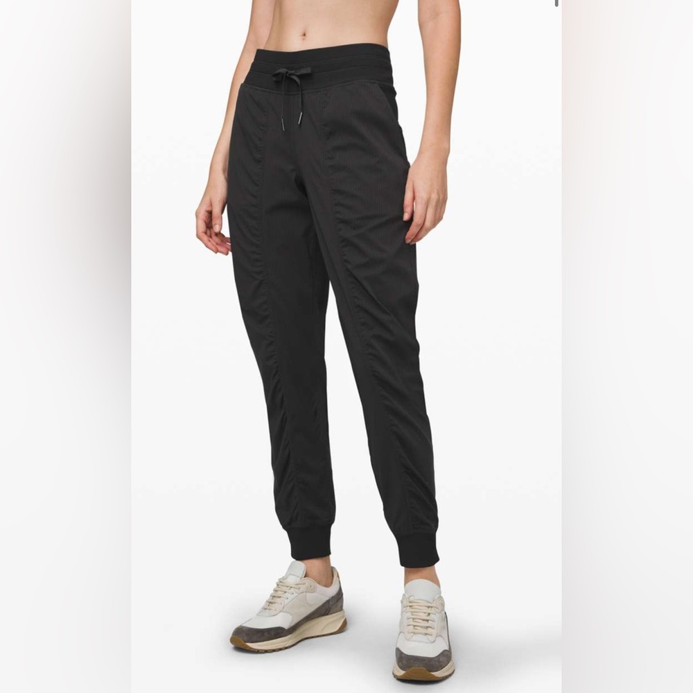 Lululemon Dance Studio Jogger *29"
Black Sz 2